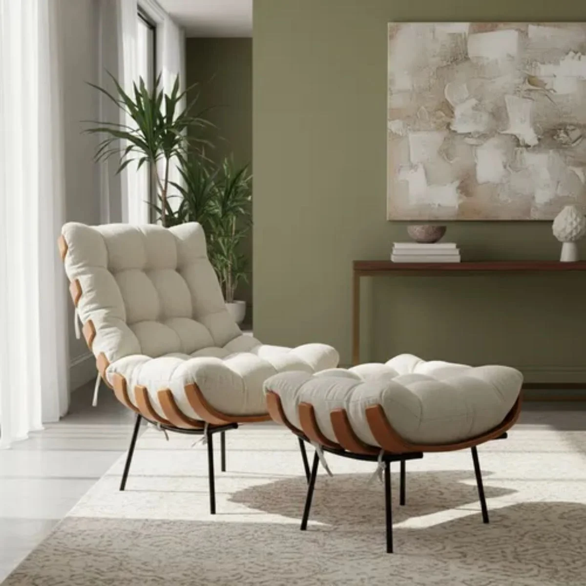 Poltrona Costela em bouclé off-white com puff